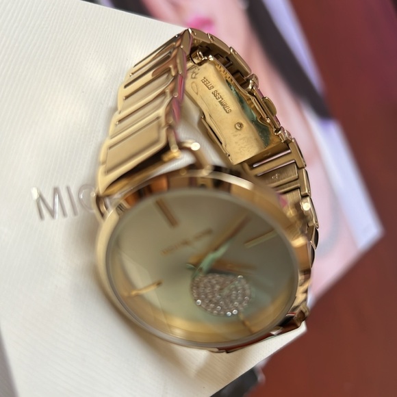 MICHAEL KORS WATCH AUTHENTIC GOLD NEW BATTERY - Picture 4 of 9